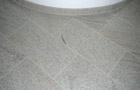Naturstein-Sockelleisten als St&auml;bchen im Bogen